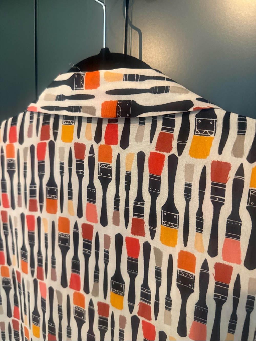 🎨 NIC+ZOE Paintbrush Print Blouse with Pink, Yellow and Red Brushes - Picture 7 of 7